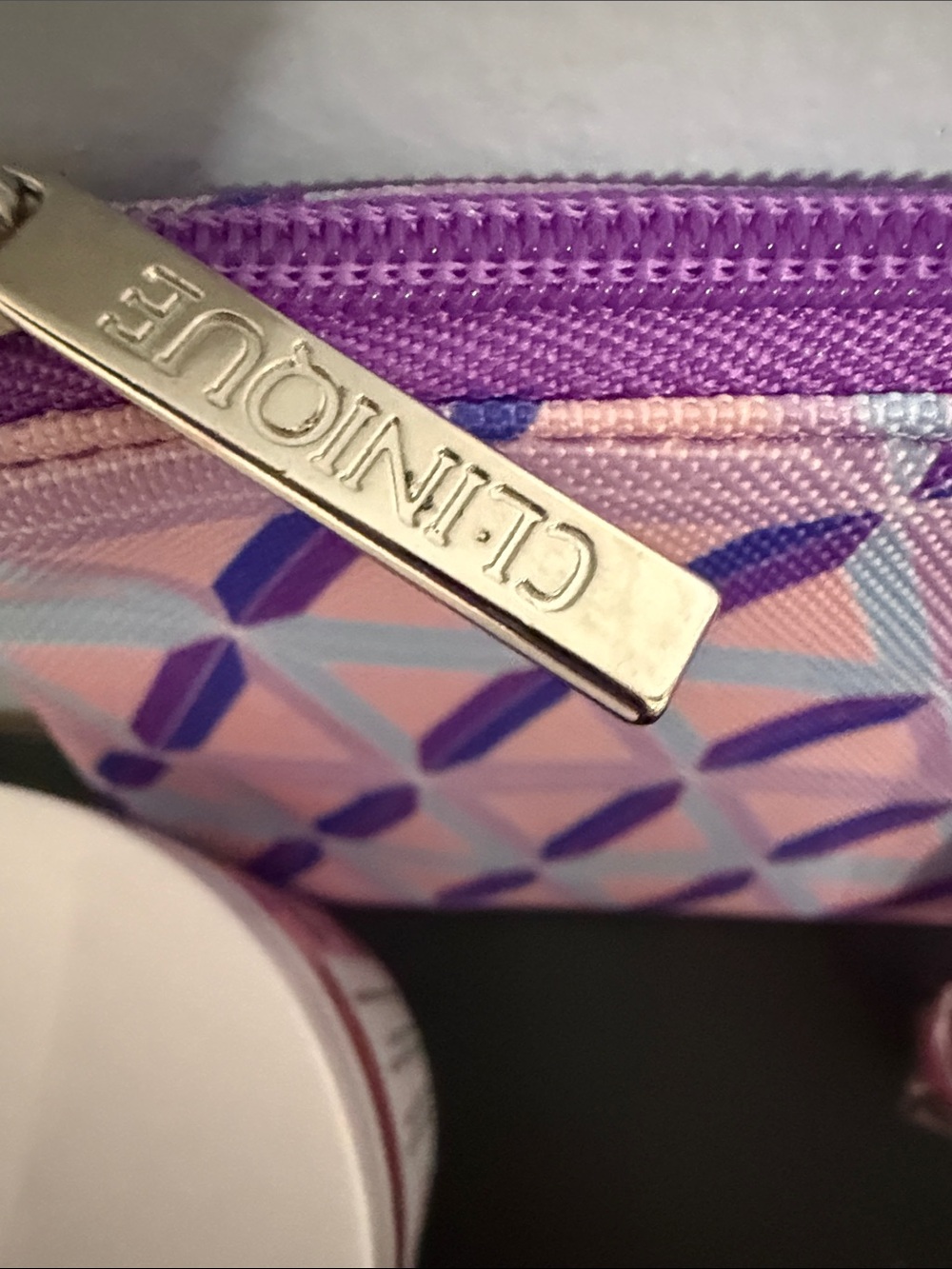 Aminnah 4 piece Set with Clinique Geometric Cosmetic Bag! - Picture 3 of 6